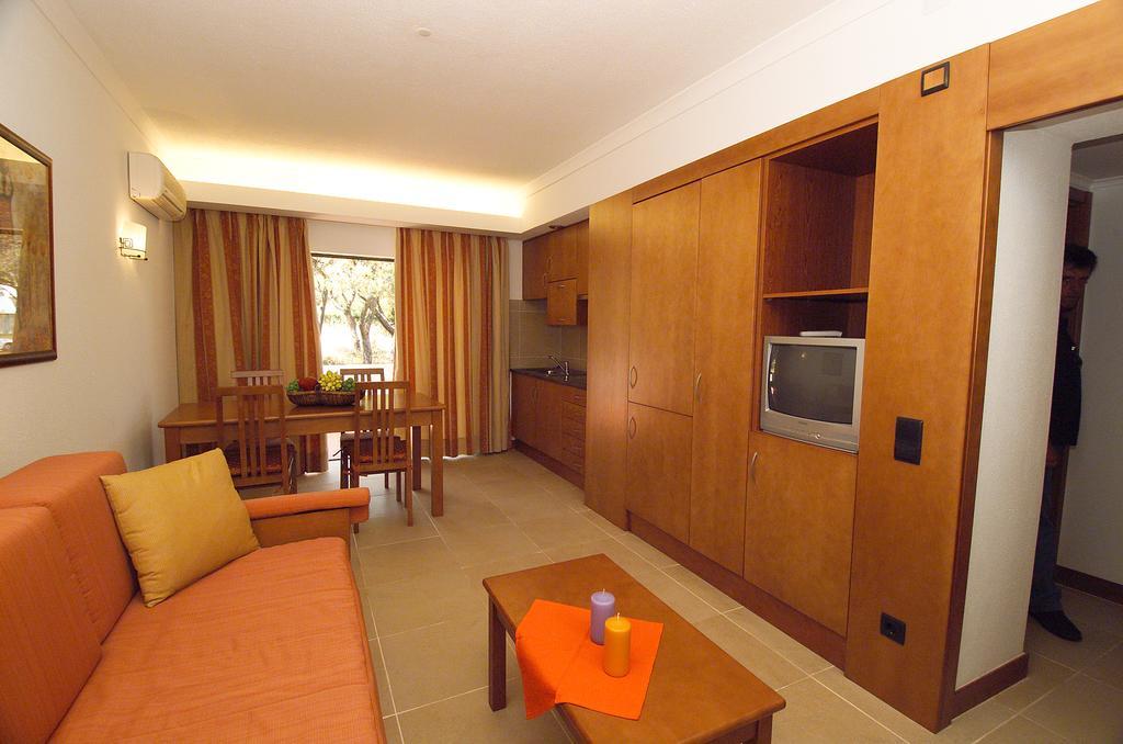 Apartamentos Alvaflor Quarteira Exterior photo